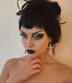 Goth Club Makeup, Goth Glam Aesthetic, Goth Makeup Inspiration, Goth Prom Makeup, Goth Masquerade, Subtle Goth Makeup, Goth Makeup Looks