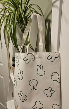 Miffy Tote Bag, Design Totebag Inspiration, How To Make Tote Bags, Cute Tote Bag Ideas, Canvas Bag Ideas, Tote Bag Decoration, Cute Tote Bag Design, Miffy Bag, Aesthetic Wishlist