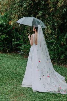 Our Lavande veil is a true embodiment of elegance, crafted from soft tulle adorned with intricately embroidered lace appliqués. Each detail is meticulously hand-applied, ensuring a bespoke touch that enhances the beauty of your bridal ensemble. The addition of a blusher layer adds an extra layer of romance to your wedding day look. Classic, timeless, and elegant, Lavande will complement any gown! Detail Materials: soft tulle, embroidered lace Color: light ivory Hand-applied lace appliqué Blusher layer 50cm (19in) Length: Chapel length: 200cm (79in) Cathedral length: 300cm (118in) Bride pictured with cathedral length Cathedral Length Wedding Veil, Veil Floral, Floral Veil, Cathedral Length Veil, Bride Pictures, Dream Dresses, Modern Wedding Dress, Bridal Robes, Wedding Veil