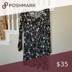 Black and white Floral dress from Torrid Size 2 Black and white Floral dress from Torrid Size 2 Has long sleeves. Could also be worn as tunic with tights or leggings. Torrid Dresses Long Sleeve Black And White Floral Dress, Torrid Dresses, Dresses Long, Floral Dress, Bell Sleeves, Tights, Size 2