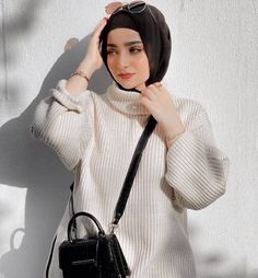 Dressy Fashion Outfits, Hijab Dp, Cocktail Chic, Black Boots Outfit, Modest Dresses Fashion, Hair Inspiration Long, Drawing People Faces, Hijabi Style, Hijabi Outfits Casual