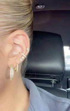 Earring Stacks, Piercing Inspo, Earring Stack, Preppy Jewelry, Cute Ear Piercings, Chunky Earrings, Jewelry Accessories Ideas