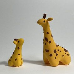 Clay Date Ideas Easy, Clay Animals Sculpture, Clay Giraffe, Clay Frog, Clay Items