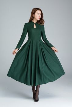 green wool dress elegant dressprom dress party dress maxi Winter Wool Dress, Warm Winter Dresses, Sukienki Maksi, Midi Dress Winter, Mandarin Collar Dress, Vestidos Retro, Classic Clothes, Womens Dress Tops, Prom Midi Dress