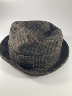 Vintage Mens Hat 100% Wool Brown size 7 McCurdy & Co. Inc Rochester NY WPL 6430. Fitted Tweed Hat Casual Style, Fitted Tweed Casual Hat, Casual Fitted Tweed Hat, Mens Hats Vintage, Rochester Ny, United States Military, Hats For Men, Hat Fashion, Old Fashioned