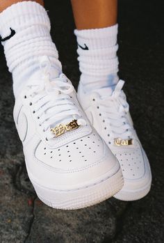 Pretty Sneakers, Steel Shoes, White Nike Shoes, Nike Shoes Girls, Pretty Shoes Sneakers, Jordan Shoes Girls, Jordan Shoes Retro, All Nike Shoes, Personalized Shoes