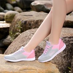 Barato 2016 Nova Verão Mulheres Malha Respirável Zapatillas Zapato Sapatos Para As Mulheres Rede Macio Sapatos Casuais Sapatos Selvagens Apartamentos Casuais, Compro Qualidade Apartamentos das mulheres diretamente de fornecedores da China:      por favor de acordo com o comprimento do pé (Calcanhar ao Dedo Do Pé) para escolher o tamanho.   os eua tamanho ape Girls Flats, Best Shoes For Men, Girly Shoes, Casual Flat Shoes, Mesh Shoes, Casual Sport Shoes, Lacing Sneakers