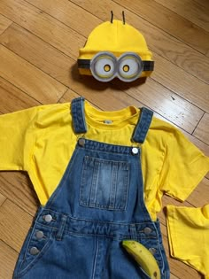 Minions DIY Halloween Costumes #Minions #DiyHalloweenCostumes #HalloweenIdeas #Easy #SoCute Costumes Minion, Minion Custome Halloween, Easy Diy Minion Costume, Minion Clothes, Minion Adult Costume Diy, Minions Costume Diy, Minion Halloween Costumes Diy, Minion Hairstyles, Boy Costumes Diy