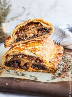 Vegan Mushroom Wellington, Thanksgiving Entree, Vegan Wellington, Healthy Vegan Dessert, Mushroom Wellington, Wellington Recipe, Vegan Mushroom, Vegan Thanksgiving Recipes, Vegan Holidays