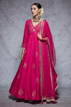 Rani Pink Anarkali Suit, Angrakha Anarkali, Mehendi Dresses, Floral Anarkali, Anarkali Designs, Pink Anarkali, Rani Pink, Embroidered Anarkali