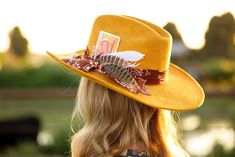 Custom yellow cowboy hat with boot stitch, what would dolly do pins, and vintage playing card  Size medium Yellow Cowboy Hat, Charlie Horse Hats, Custom Cowgirl Hats, Hat Burning Ideas, Charlie Horse, Custom Cowboy Hats, Hat Burning, Western Cowboy Hats, Vintage Playing Cards