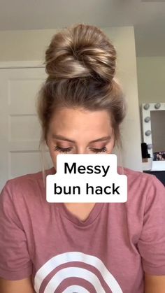 Messy Bun Hack, Bun Hack, Sanggul Modern, Easy Messy Bun, Pool Hairstyle Ideas, Hair Bun Tutorial, Hair Upstyles