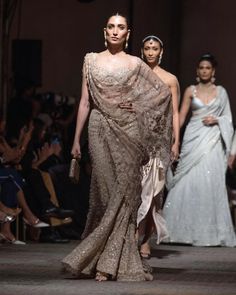 Tarun Tahiliani Saree, Tarun Tahiliani Lehenga, Tarun Tahiliani Bridal, Draped Sarees, Anita Dongre Lehenga, Desi Fits, Eastern Fashion, Dresses Traditional, Anita Dongre