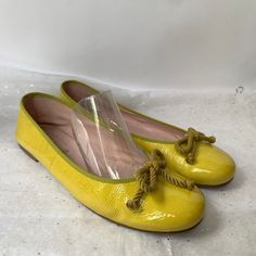 Pretty Ballerinas Mustard Yellow Ballet Flats - Rosario Size 42 Fun Pop Of Color On These Mustard Yellow Patent Leather Ballerina Flats. Ballet Flats Or Balletcore Is Trending Like Crazy Right Now And These Are Perfect With A Vibrant Color For Spring And Summer. Classic Rosario Style With The Twisted Rope Bow Tie On The Rounded Toe Vamp. Known For Their Comfort. All Leather And Leather Lined With Shock Absorbing Rubber Sole With Some Flexibility. I Believe They Are Size 11 Us Equivalent. I Measured The Insole And It Is Approximately 10.75" And Rubber Sole Is 11". Very Good, Gently Used Condition. Yellow Ballet Flats, Yellow Bow, Pretty Ballerinas, Like Crazy, Ballerina Flats, Ballerinas, Mustard Yellow, Flat Shoes Women, Ballet Flats