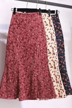 Floral Skirt Design, Large Hips Outfit, A Line Skirt Design, Skirt And Tops For Women, Skirt Design Ideas, Skirt Mermaid, Skirt Making, Projek Menjahit, Large Skirt