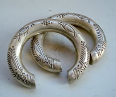 VINTAGE ANTIQUE BEAUTIFULTRIBAL OLD SILVER CUFF BRACELET OR BANGLE PAIR FROM RAJASTHAN INDIA, WORN BY TRIBAL PEOPLE OF RAJASEHAN. NICE FISH DESIGN BRACELET WITH VERY NICE HANDMADE ENGRAVING ON IT, GOOD FOR YOUR JEWELLERY COLLECTION.Inner Diameter side to side - 5.9 cm(2.32") Inner circumference without open part - 13.2 cm(5.2")open part - 3.4 cm(1.33")Outer Diameter side to side - 8.9 cm(3.5") Width - 1.5 cm(0.59") Weight of pair - 200.5 gramsMaterial - Good Silver & original old worn pair. Silver Cuff Bangle, Anklet Designs, Foot Bracelet, Mens Bracelet Silver, Design Bracelet, Bangles Jewelry Designs, Bridal Gold Jewellery Designs, Ancient Jewelry, Silver Anklets