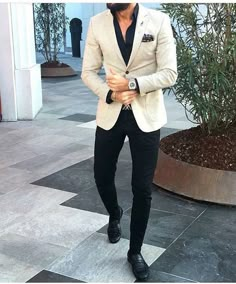 Blazer Outfits Men, A Man In A Suit, Man In A Suit, Mens Fashion Blazer, Dress Suits For Men, Designer Suits For Men, Mens Fashion Smart, Italy Summer, Fashion Suits For Men