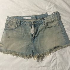 New With Tag Zara Low Rise Denim Shorts. Size 8. Low Rise Denim Shorts, Zara Shorts, Mini Short, Low Rise, Jean Shorts, Denim Shorts, Zara, Womens Shorts, Tags