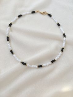 black and white beaded necklace Beads Necklace Black And White, Black And White Jewelry Diy, Black And White Seed Bead Necklace, Black And White Necklaces Beads, Black Bead Necklace Simple, Treps Ideas, Black And White Beaded Necklace, Black And White Jewelry, Diy Choker