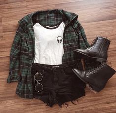 ☾pinterest: hemmotionless Look Grunge, 2014 Fashion Trends, Flannel Outfits, Trendy Swimwear, Boho Dresses, Rock Punk, Dresses Elegant