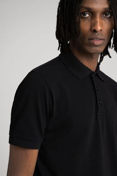 Debuted on the tennis courts of the 1920s, The Pique Polo shirt fills the space between the shirt and the T-shirt. First introduced in our permanent collection in 2016, this is our fifth version update: At its core is a custom developed soft and substantial, breathable organic cotton knit. Our straight cut silhouette is embellished with a perfectly balanced collar and a seamless French placket with our signature, tonal mother of pearl buttons.