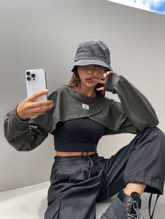 Grau Lässig Collar Langärmelig Stoff Buchstaben  Embellished Medium Stretch Outfits Japan, Baggy Crop Top, Outfits Jumpsuit, Outfits Latina, Outfits Jordans, Aesthetic Outfits Y2k, Kpop Y2k, Korean Y2k