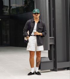 Men’s Loafers Shorts Outfit, Short Chinos Men Outfit, Off White Shorts Outfit, 5 Inch Shorts Men Outfit, Men’s Summer Outfit, Summer Normcore, Loafers Outfits, Loafer Outfits