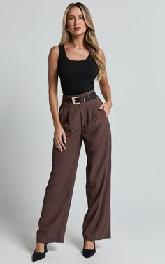 Brown Tailored Pants Outfit, High Rise Formal Pants, Black Top Brown Pants, Brown Office Outfit, Brown Work Pants Outfit, Classy Colorful Outfits, Brown Color Outfit, Brown Dress Pants Outfit, Dark Brown Pants Outfit