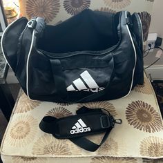 New Never Used 2side Pockets Shoulder Strap Large Capacity Gym Bag Travel Bag Luggage Carryons Beach Bag Adidas Black And White, Black And White Bags, Adidas Bags, Luggage Bags Travel, Adidas Black, Bag Travel, Duffel Bag, White Bag, Black Adidas