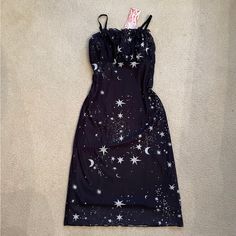 Super Cute, Comfy Dress Displaying The Night Time Sky. Black And White Dress That Cinches Making For A Flattering Fit. Perfect For Summer Time, Nights Out, Homecoming Dances, Or Any Casual And Semi Formal Events. New With Tags Size Small. Soft, Flowing Material. Black Summer Sleep Dress, Sleeveless Star Print Dress For Night Out, Black Mini Dress With Star Print, Black Star Print Dress, Black Fitted Star Print Dress, Fitted Black Star Print Dress, Fitted Black Dress With Star Print, Night Sky Dress, Sky Black And White