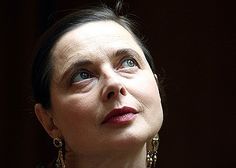 Isabella Rossellini: "I don't age gracefully to give anybody an example ... I age comfortably." A Well Styled Life, Gorgeous Gray Hair, Age Gracefully, Better Style, Wise Women, Ageless Beauty