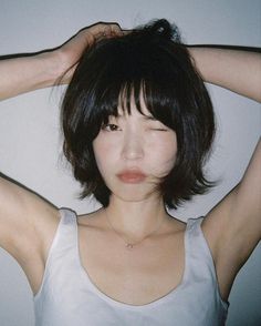 Ulzzang Hair Short, Short Haircut Korean, Short Japanese Haircut, Short Wispy Haircuts, Short Hair Bangs Round Face, Short Asian Hair, Korean Pixie Cut