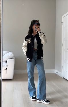 Light Blue And Black Outfit, Looks Hip Hop, Casual College Outfits, Everyday Fashion Outfits, Casual Day Outfits, Easy Trendy Outfits, Friends Poses