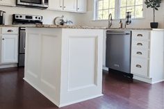 DIY Kitchen Island Trim Ideas - homesweetsierrah.com Island Moulding, Island Wainscoting, Island Trim Ideas, Kitchen Island Trim Ideas, Kitchen Island Molding, Painting Laminate Floors, Kitchen Island Upgrade, Island Upgrade, Kitchen Island Trim