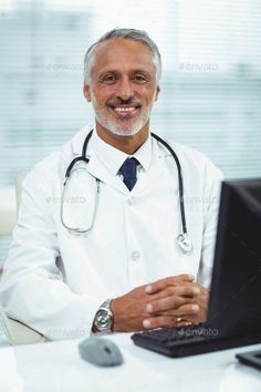 Medical Photoshoot, Doctor Photoshoot, Doctor Photography, Dental Photography, Medical Photography, Medical Pictures, Male Doctor, Headshot Poses, Medical Photos