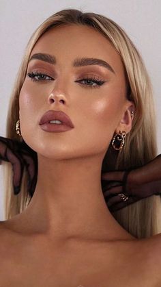 Make Up Contouring, Makeup Looks With Brown Eyeliner, Dinner Date Makeup Ideas, Natural Makeup Inspiration, Makeup Short Hair, Fest Smink, Quince Hair, Makeup Contouring, Make Up Designs