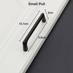 an image of a door handle with measurements for the handles and pulls on each side