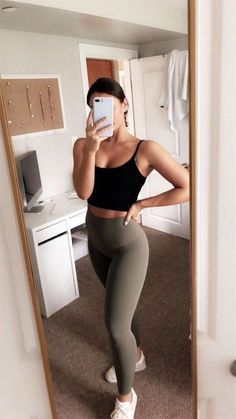 Athletic Girl Aesthetic, Gym Girl Outfits, Indian Gym, Workout Outfits For Women, Athletic Girl, Leggings Outfit Fall, Fitness Fashion Outfits, Gym Attire