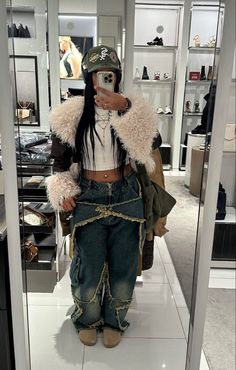 Ny Fashion Winter, Atl Winter Outfits, New York Outfits Winter Black Women, Aspen Outfit Black Women, Orange Winter Jacket, Colorado Outfits Black Women, Bicester Village Outfit, New York Winter Fashion Black Women, Nyc Winter Outfits Black Women