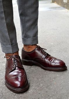 Male Shoes, Mode Tips, Crockett And Jones, Gentleman Shoes, Best Shoes For Men, Brogue Shoes, Best Sneakers, Grey Pants