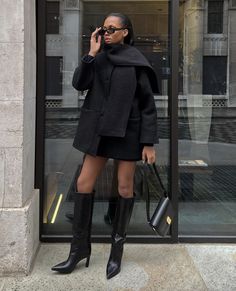 Long Boots Outfit, Old Money Winter, Black Fall Outfits, Old Money Fashion, Winter Boots Outfits, Money Fashion, Skandinavian Fashion, Look Expensive