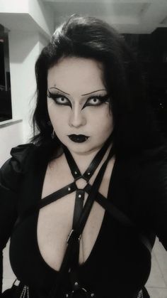 Goth Vampire Makeup Goth Vampire Makeup, Punk Subculture, Goth Vampire, Vampire Makeup, Plus Size Costume, Gothic Makeup, Goth Makeup, Belly Piercing