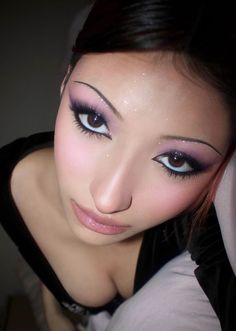 Icy Y2k Makeup, Makeup Inspo Creative Easy, Y2k Makeup Looks Pink, My Makeup Aesthetic, Y2k Prom Makeup, 2000s Y2k Makeup, Purple Y2k Makeup, Glamxbrit Makeup, Pink 2000s Makeup