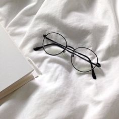 aes.ขาว Fashion Eye Glasses, What Is Your Name, Korean Aesthetic, White Aesthetic, Glasses Fashion, Eye Glasses