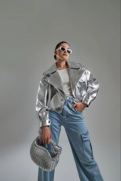 Oversized Cropped Leather Jacket, Fake Leather Jacket, Festival Mode, Silver Outfits, Silver Jacket, Denim On Denim, Cropped Leather Jacket, Women Overcoat, Festival Looks