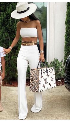 Vacation Outfits Luxury, High End Resort Wear, Summer Vacation Outfits Beach Resort Wear, April Outfits 2024, Outfit Go To Beach, Elegant Vacation Outfits, Anniversary Outfits For Women, Miami Night Outfit, Cali Outfits