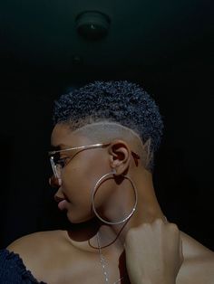 Fade Haircut Women, Short Hair Designs, Twa Hairstyles, Natural Hair Cuts, Tapered Hair, Natural Hair Short Cuts