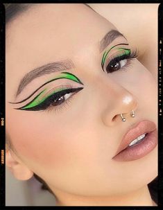 Neon Green and Black Liner – Makeup Looks To Be Wearing in 2022 Eyeliner Tutorial Winged, Eyeliner Tutorial For Beginners, Eyeliner Tutorials, Easy Eyeliner, Cat Eye Eyeliner, Dramatic Eyeliner, Eye Eyeliner, Eye Makeup Images, Neon Makeup