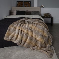 Wrap yourself in warmth and create a cozy atmosphere with this faux fur throw blanket. Featuring a realistic fox pelt design, it adds a playful touch to your living space while offering a delightful snuggle experience. This throw is filled with polyester for a plush feel and is designed for easy care – simply line dry when needed. While not reversible, this throw is a versatile addition to your home, bringing both comfort and a fresh take on classic style. Just drape it over your favorite armcha Nature, Bedspreads Comforters, Bedroom Vibes, Oversized Throw Blanket, Couch Throw Blanket, Bed Chair, Faux Fur Throw Blanket, Chunky Knit Throw, Faux Fur Blanket