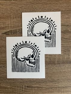 Lined Skull Hand Carved Print Modern Sweatshirt Design, Cool Stamps Designs, Lino Printing Design, Skull Block Print, Lino Print Simple, Linoleum Block Printing Ideas, Linocut Simple, Stamp Carving Ideas, Linocut Prints Simple